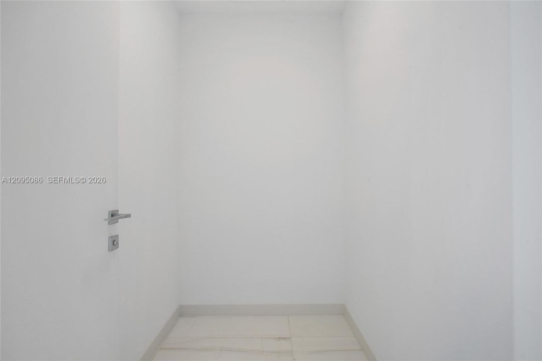 For Rent: $10,000 (1 beds, 1 baths, 767 Square Feet)