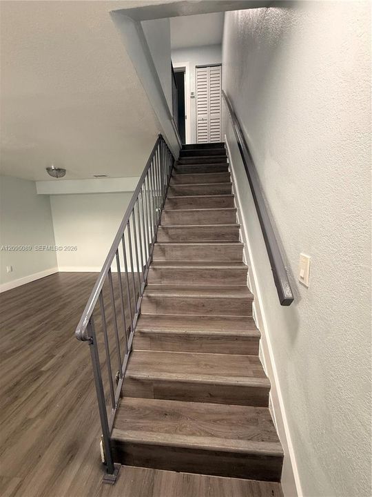 For Rent: $1,950 (2 beds, 1 baths, 950 Square Feet)