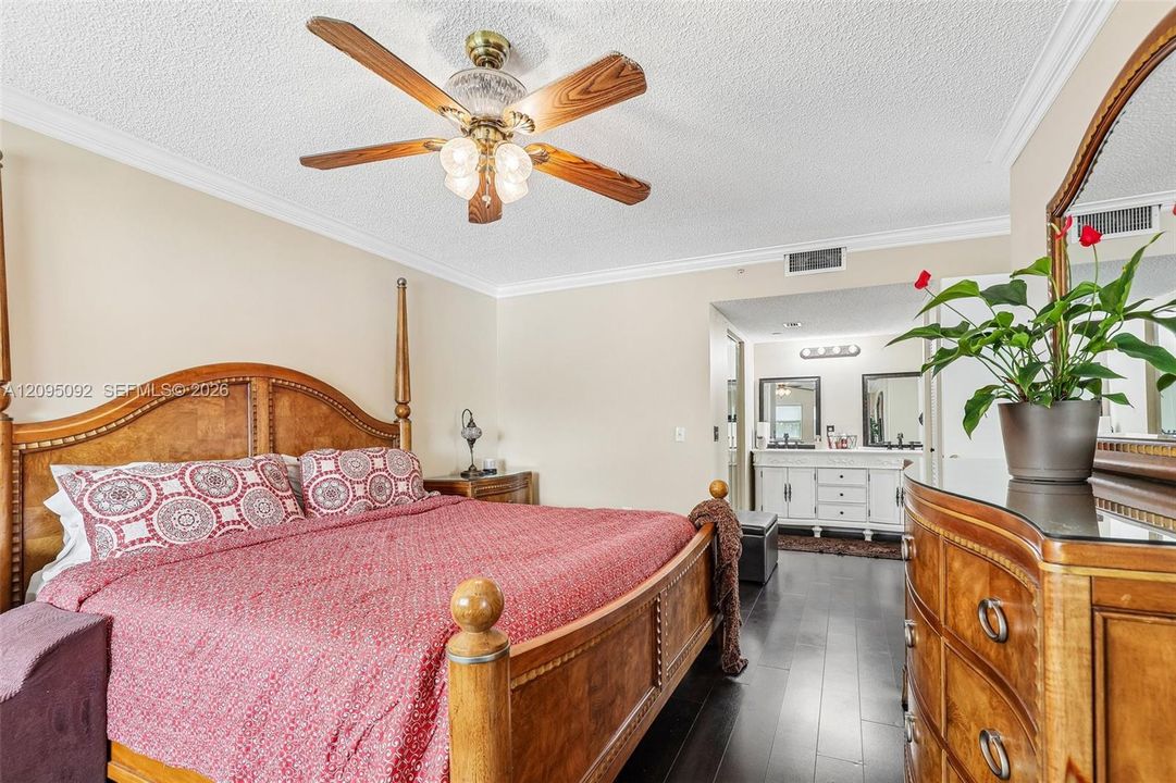 En Venta: $295,000 (2 camas, 2 baños, 1533 Pies cuadrados)