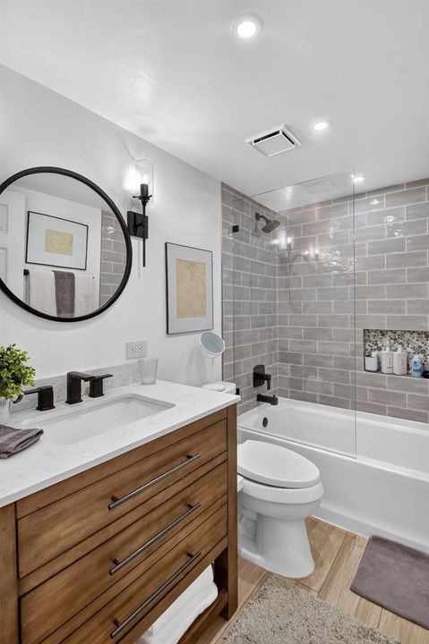 Beautifully renovated 2nd Bathroom