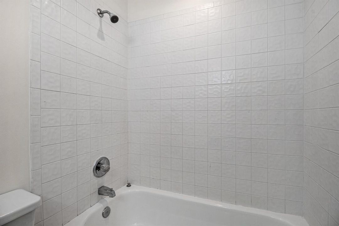 21_accutour_690 se 23rd ave apt 3 -026