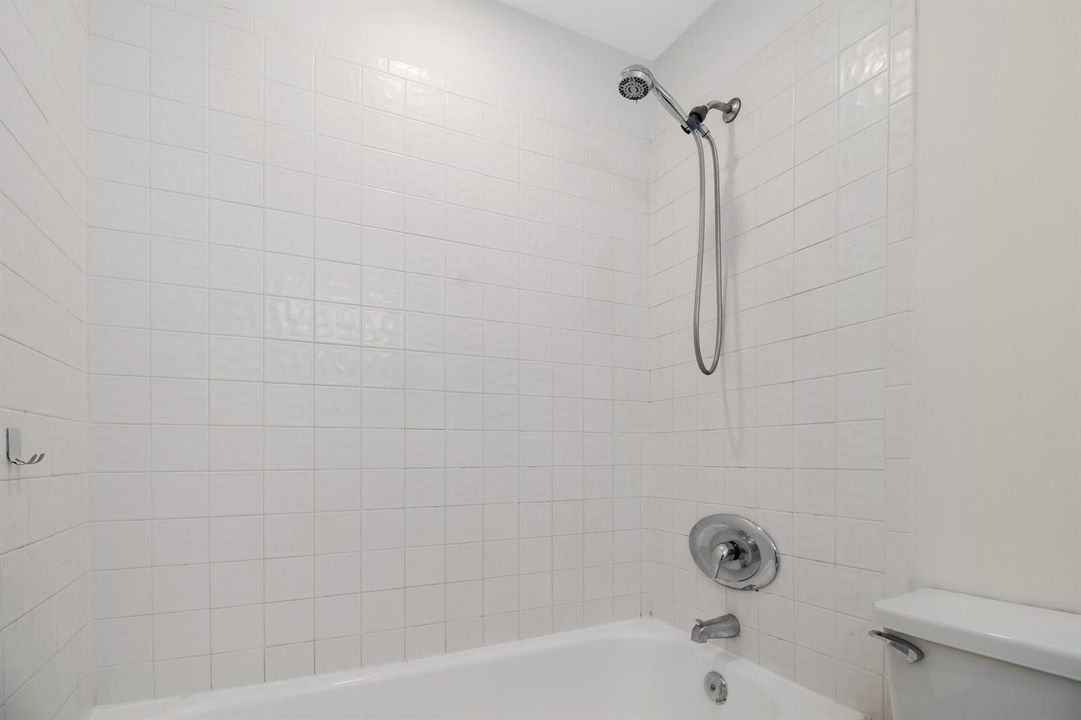 22_accutour_690 se 23rd ave apt 3 -030
