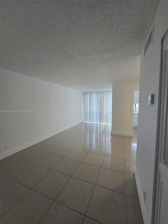 For Rent: $2,000 (1 beds, 1 baths, 640 Square Feet)