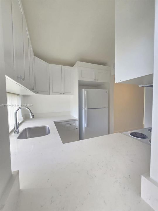 For Rent: $2,000 (1 beds, 1 baths, 640 Square Feet)