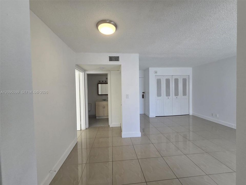 For Rent: $2,000 (1 beds, 1 baths, 640 Square Feet)