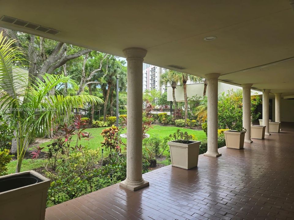 For Rent: $2,000 (1 beds, 1 baths, 640 Square Feet)