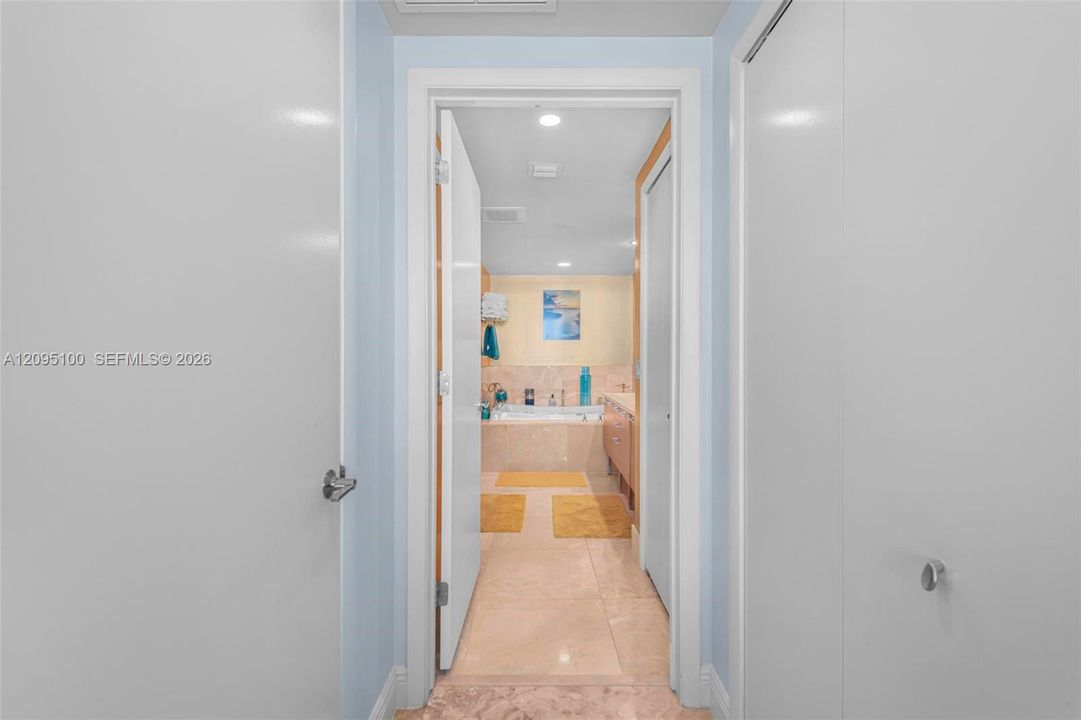 В аренду: $5,500 (1 спален, 1 ванн, 862 Квадратных фут)