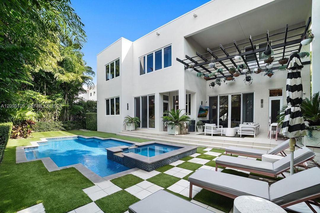 En Venta: $7,999,000 (6 camas, 6 baños, 4669 Pies cuadrados)