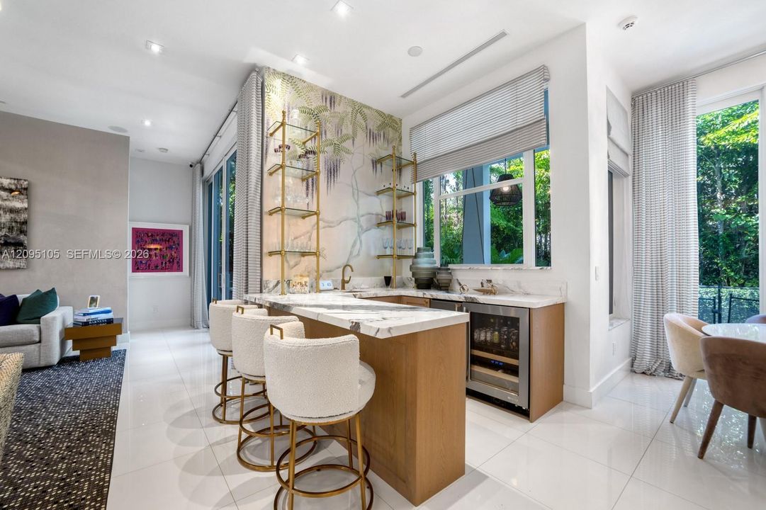 En Venta: $7,999,000 (6 camas, 6 baños, 4669 Pies cuadrados)