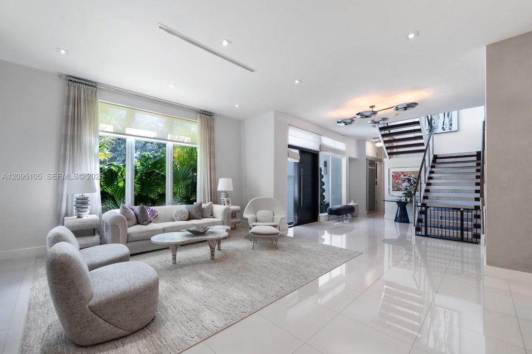 En Venta: $7,999,000 (6 camas, 6 baños, 4669 Pies cuadrados)