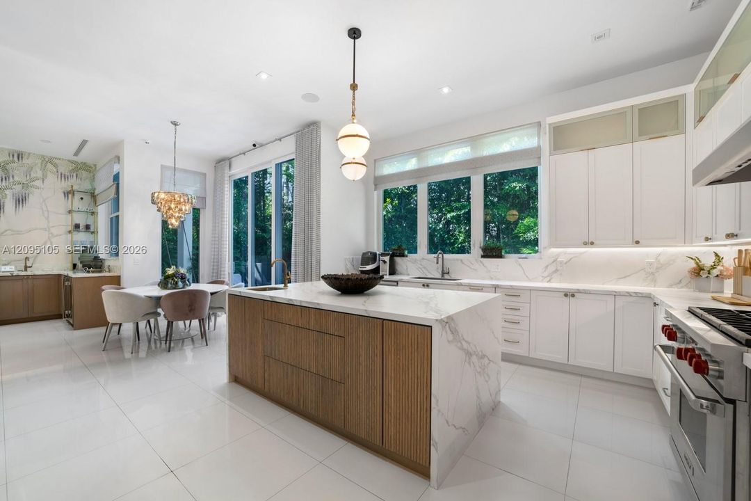 En Venta: $7,999,000 (6 camas, 6 baños, 4669 Pies cuadrados)