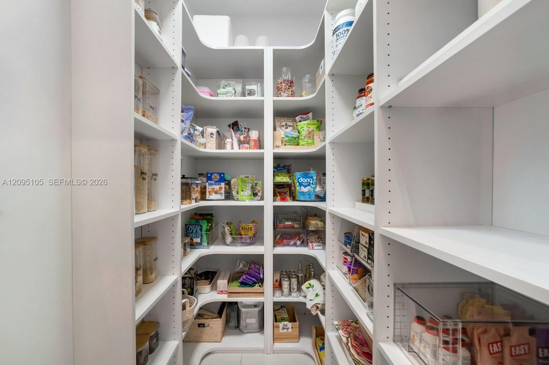 En Venta: $7,999,000 (6 camas, 6 baños, 4669 Pies cuadrados)