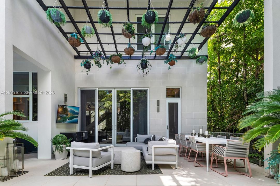 En Venta: $7,999,000 (6 camas, 6 baños, 4669 Pies cuadrados)