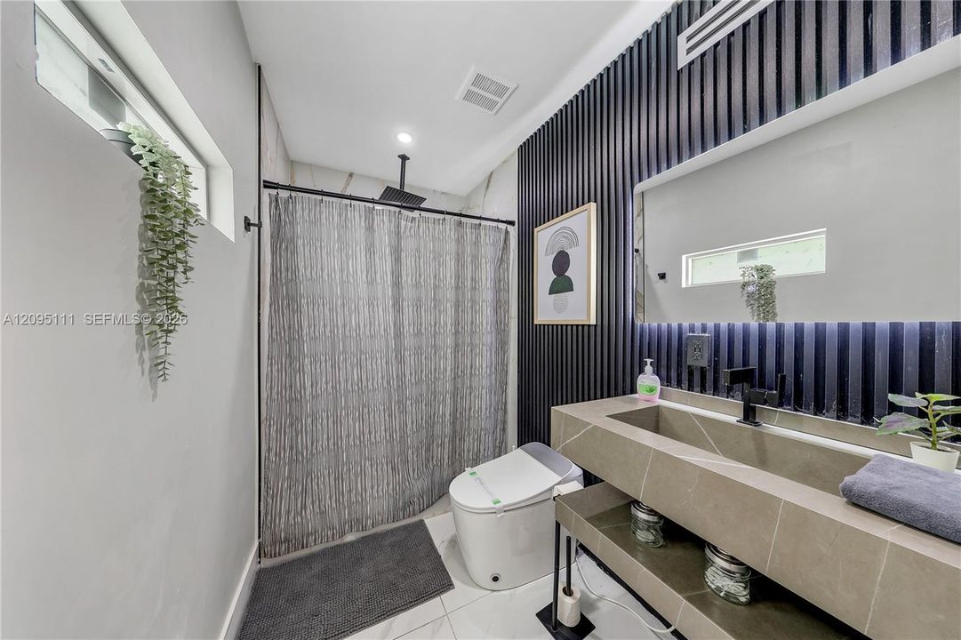 For Sale: $1,540,000 (5 beds, 4 baths, 2225 Square Feet)