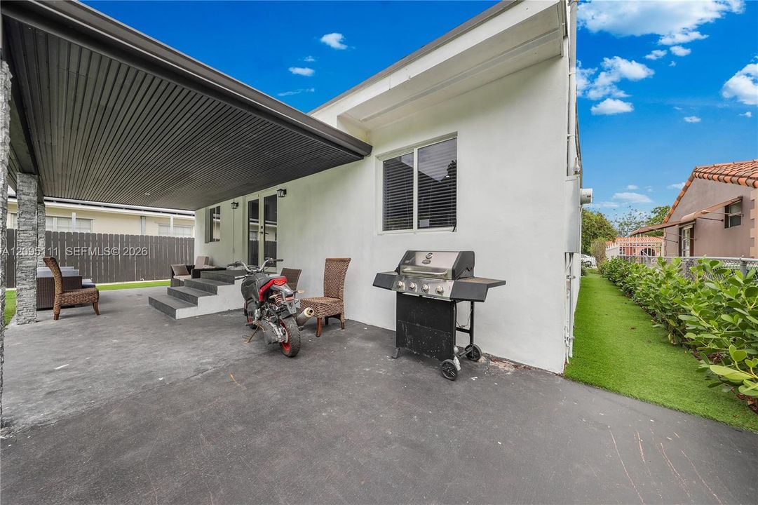 For Sale: $1,540,000 (5 beds, 4 baths, 2225 Square Feet)