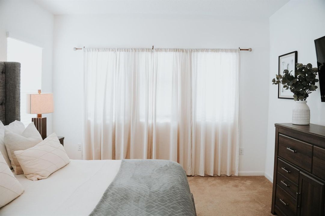 Master bed 2 sec floor