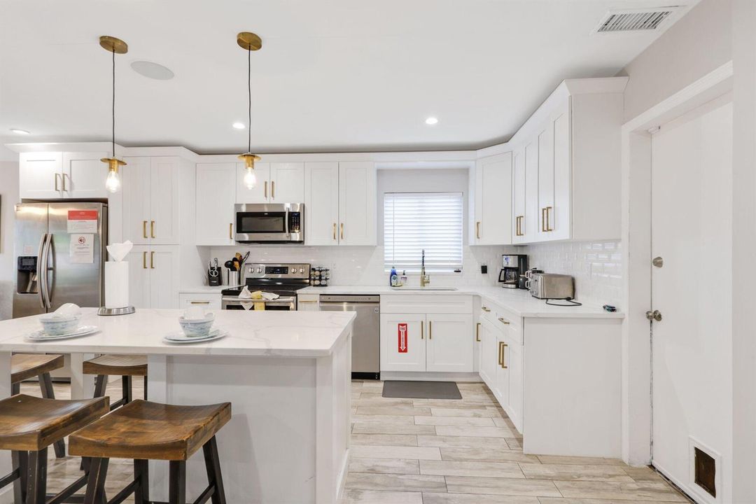 513 Curlew Road - 9.jpg-SMALL