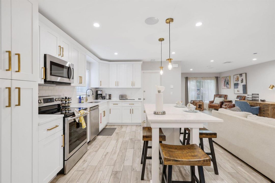 513 Curlew Road - 12.jpg-SMALL