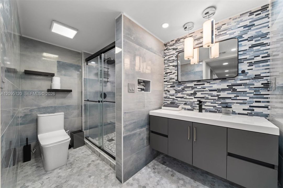 For Sale: $550,000 (3 beds, 2 baths, 1702 Square Feet)