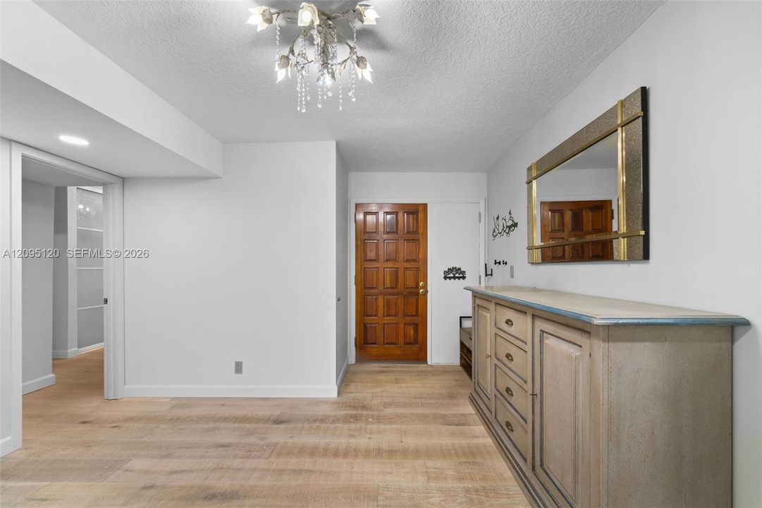For Sale: $550,000 (3 beds, 2 baths, 1702 Square Feet)