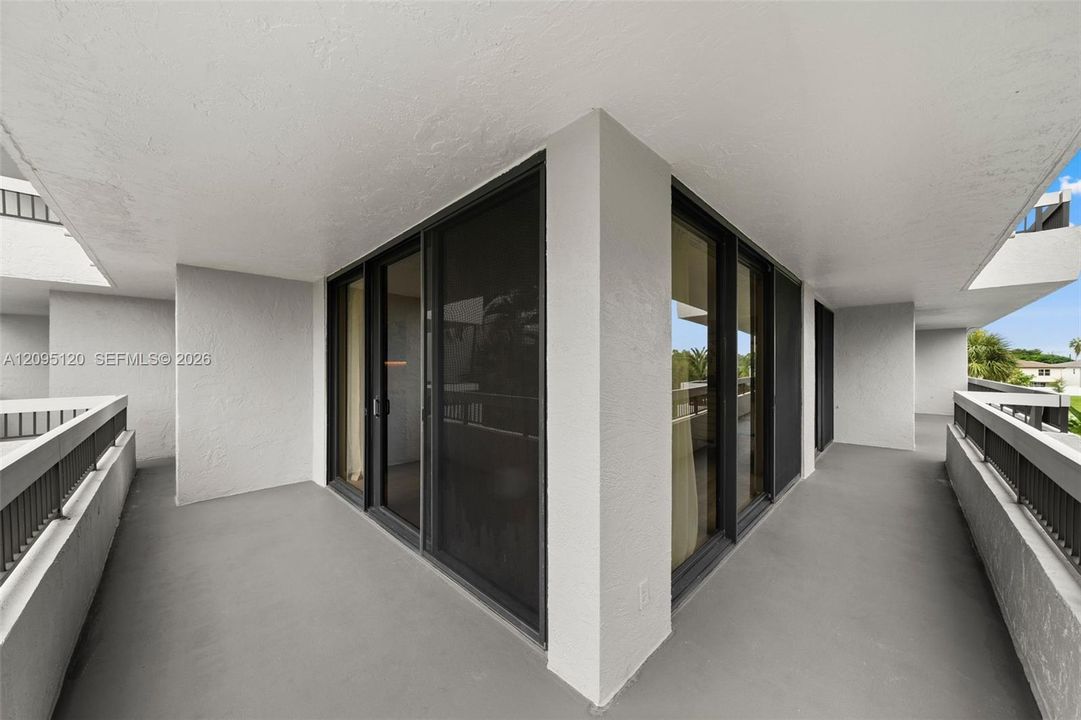 For Sale: $550,000 (3 beds, 2 baths, 1702 Square Feet)