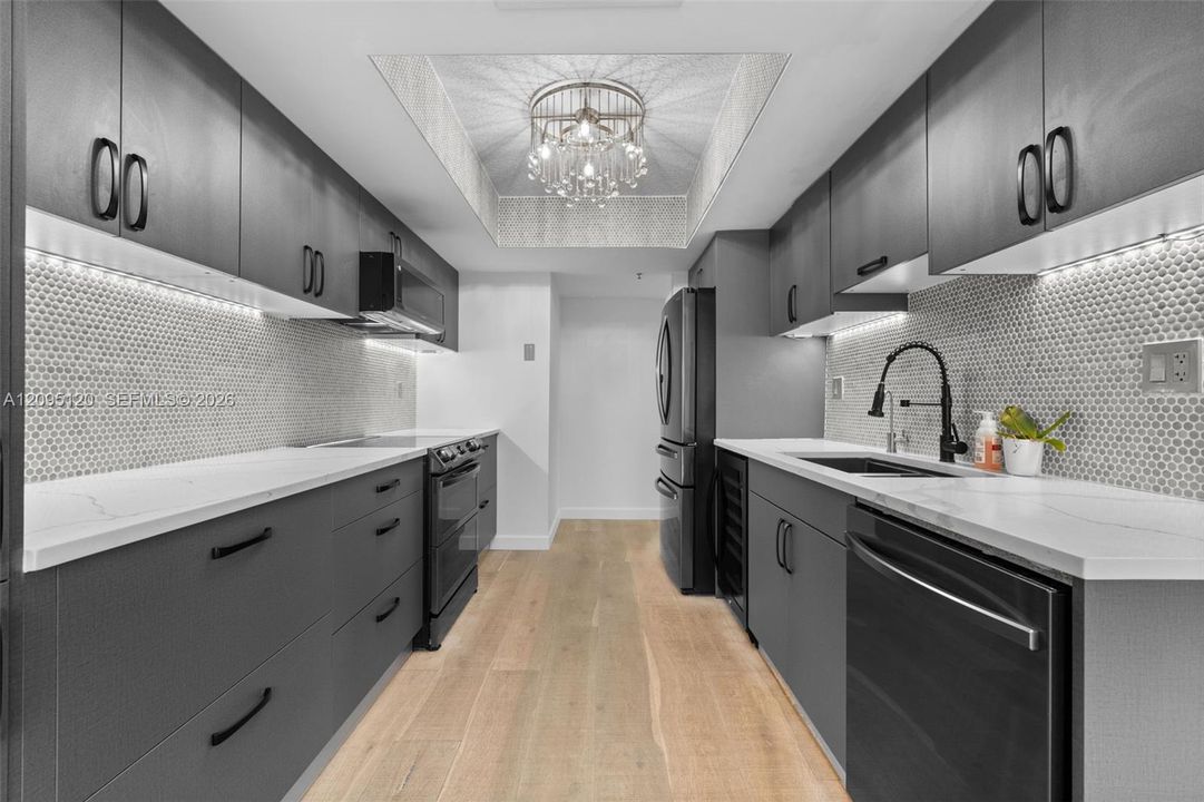 For Sale: $550,000 (3 beds, 2 baths, 1702 Square Feet)