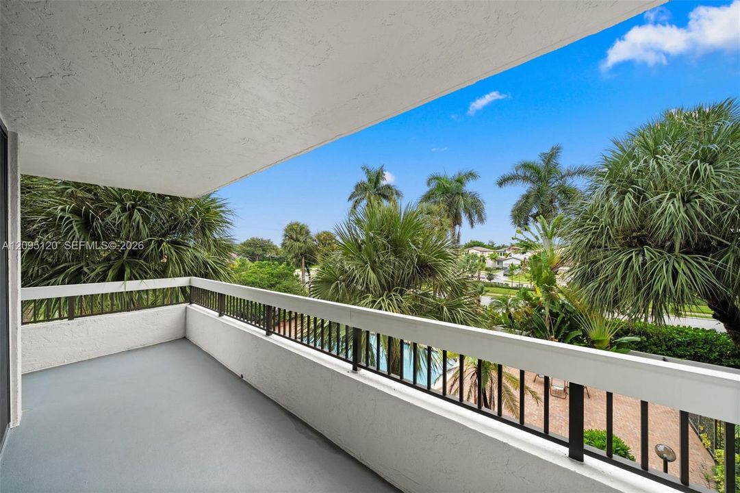 For Sale: $550,000 (3 beds, 2 baths, 1702 Square Feet)