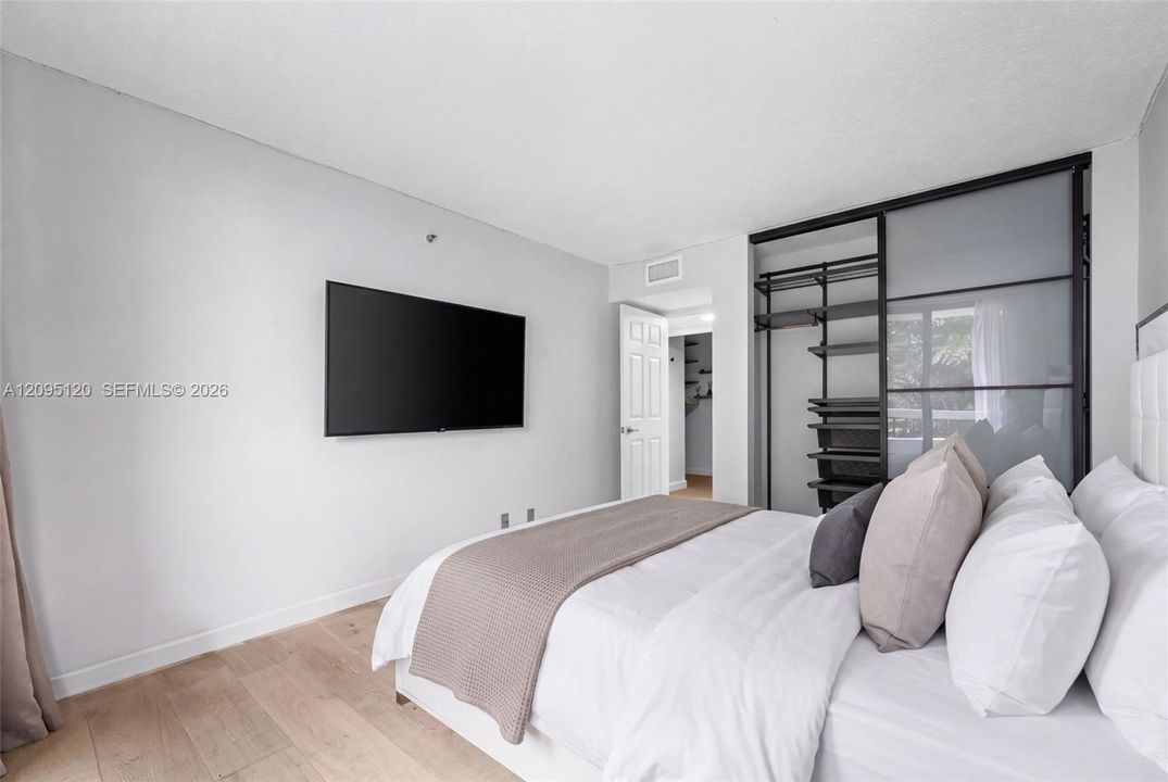 For Sale: $550,000 (3 beds, 2 baths, 1702 Square Feet)