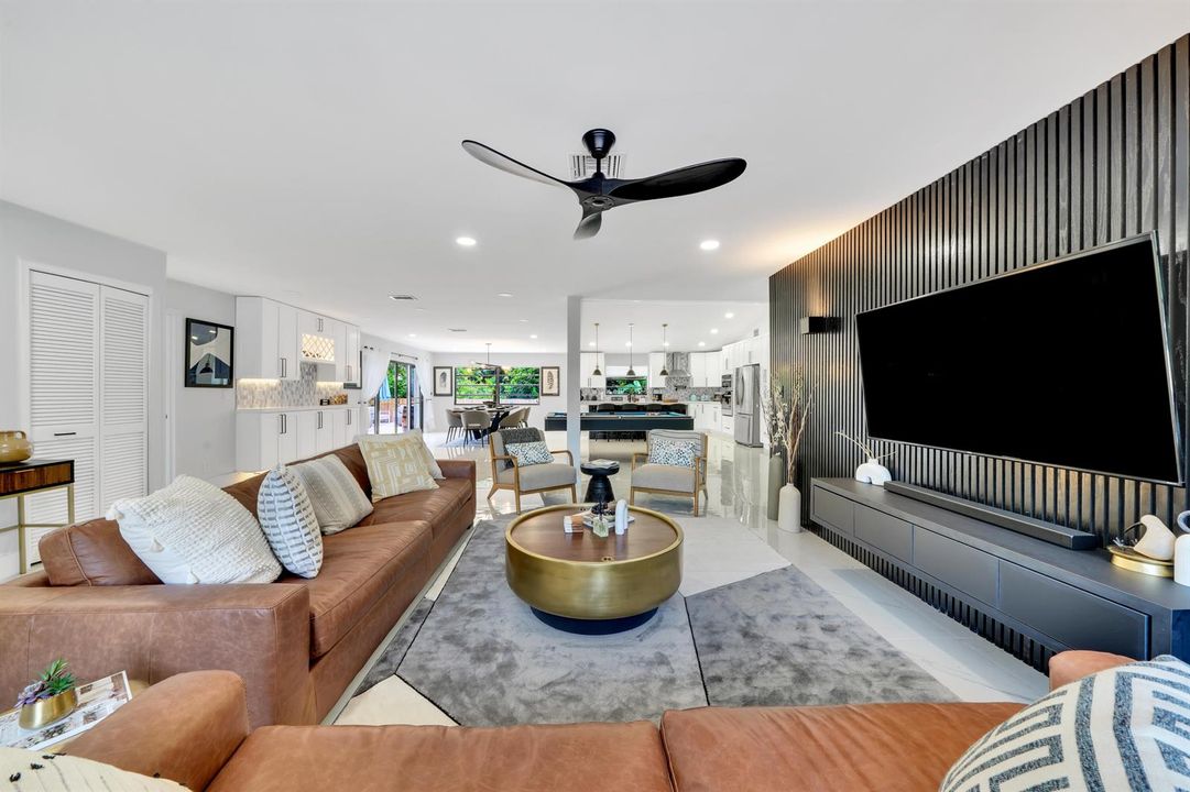 Indoors 4526 St Andrews Dr (14)