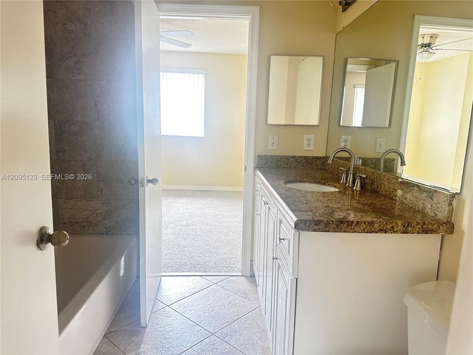 For Rent: $2,750 (2 beds, 1 baths, 979 Square Feet)