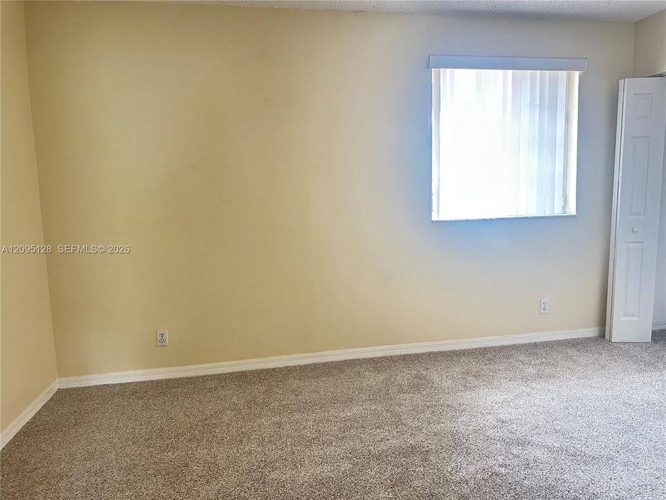 For Rent: $2,750 (2 beds, 1 baths, 979 Square Feet)