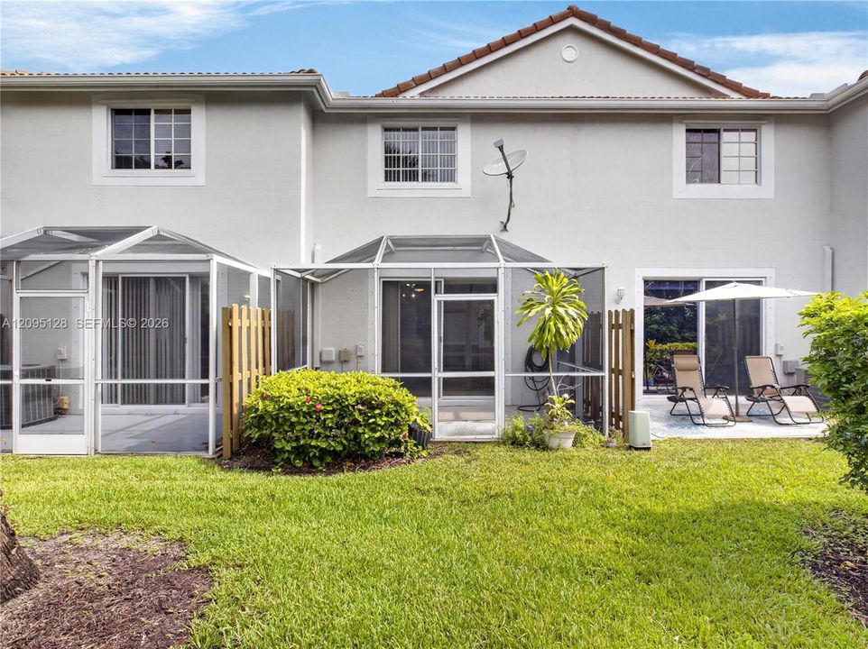 For Rent: $2,750 (2 beds, 1 baths, 979 Square Feet)