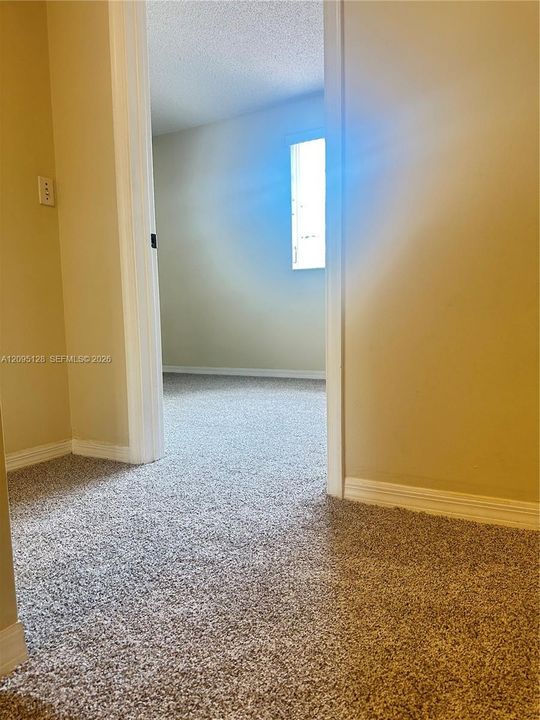 For Rent: $2,750 (2 beds, 1 baths, 979 Square Feet)
