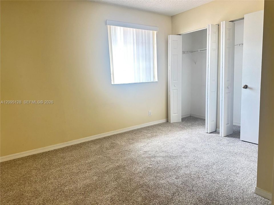 For Rent: $2,750 (2 beds, 1 baths, 979 Square Feet)