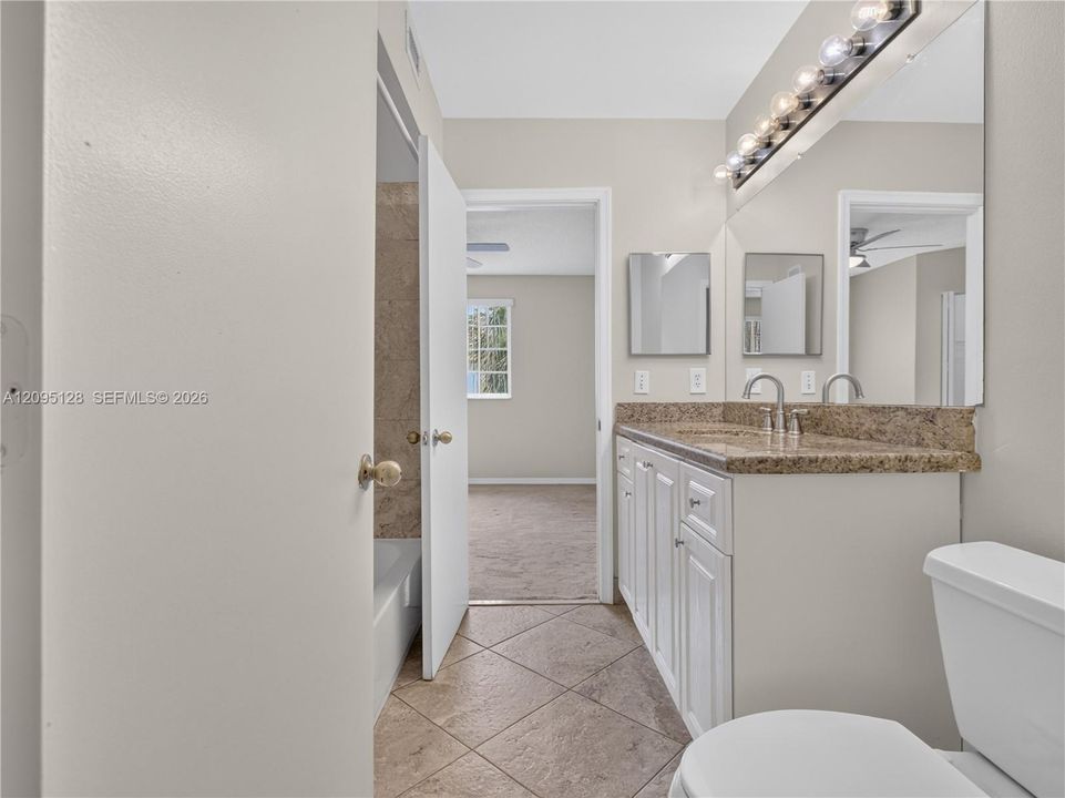For Rent: $2,750 (2 beds, 1 baths, 979 Square Feet)