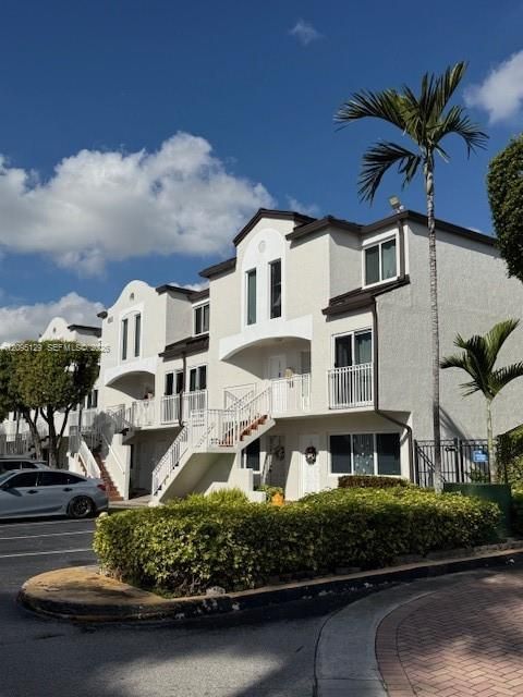 For Rent: $2,260 (2 beds, 2 baths, 859 Square Feet)