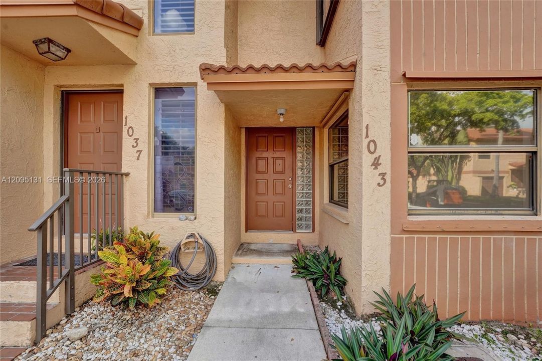 En Venta: $399,900 (3 camas, 2 baños, 1302 Pies cuadrados)