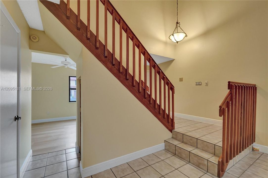 En Venta: $399,900 (3 camas, 2 baños, 1302 Pies cuadrados)