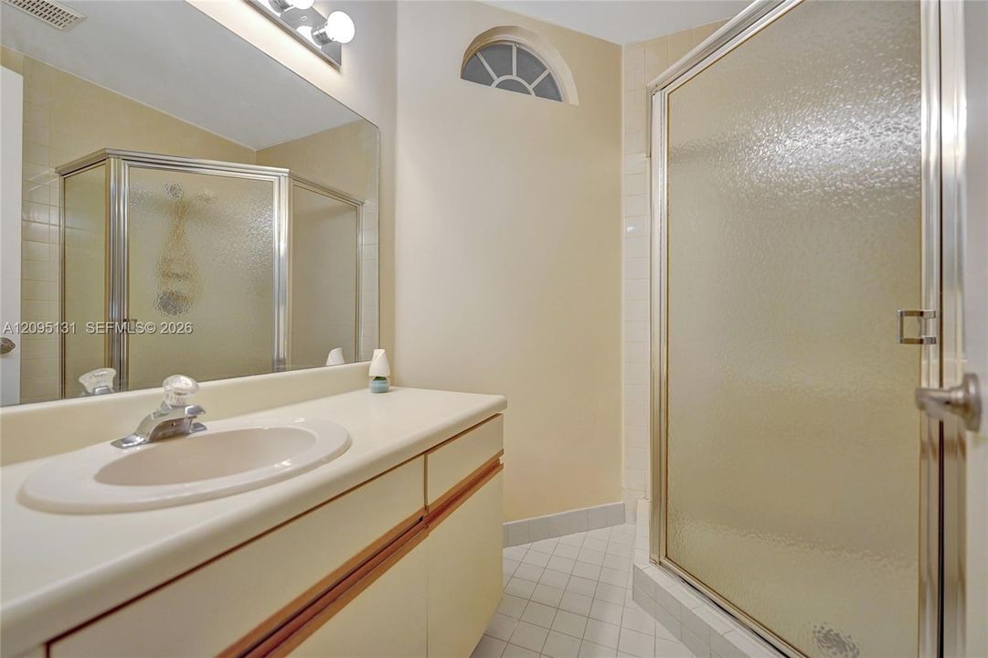 En Venta: $399,900 (3 camas, 2 baños, 1302 Pies cuadrados)