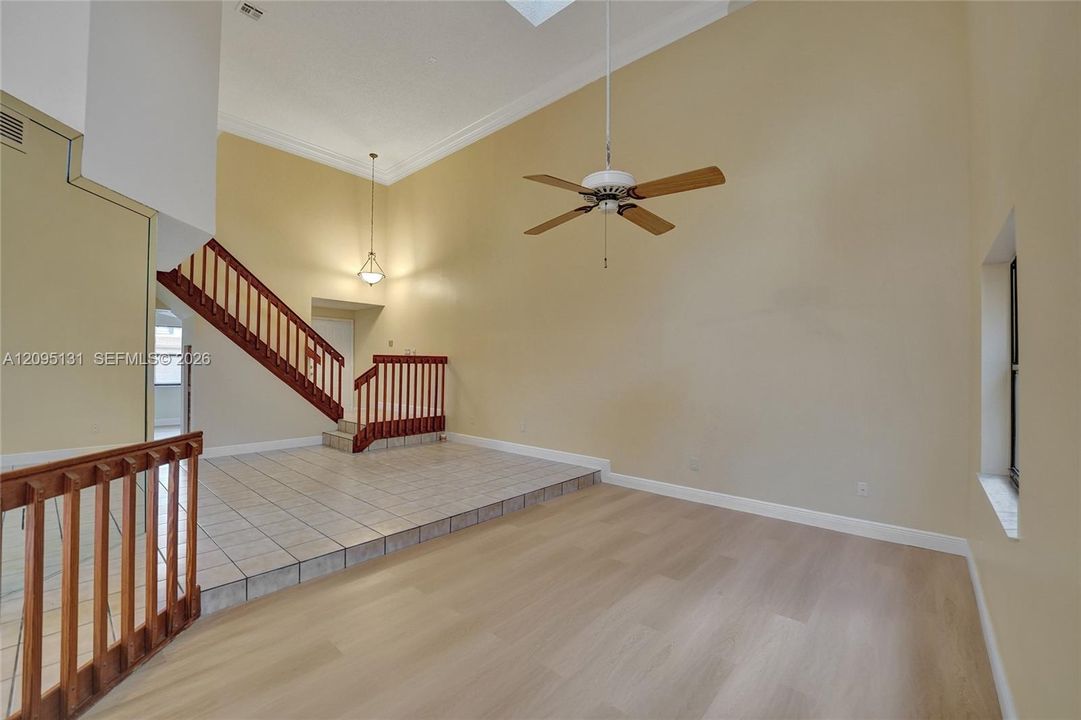 En Venta: $399,900 (3 camas, 2 baños, 1302 Pies cuadrados)