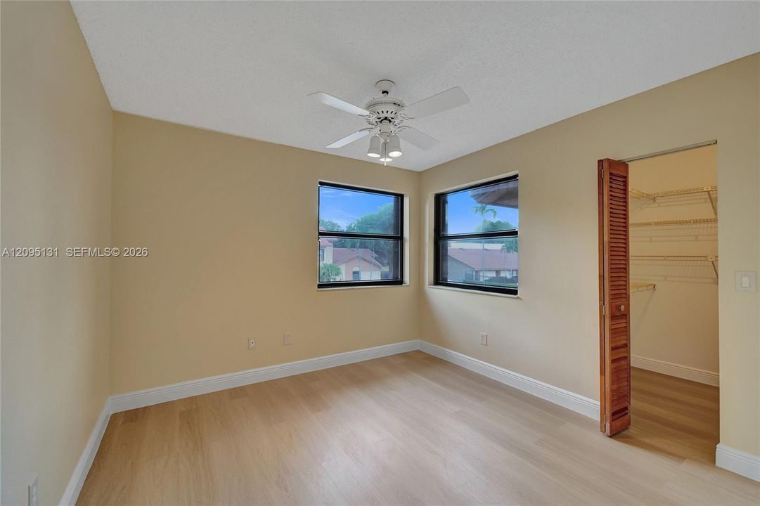 En Venta: $399,900 (3 camas, 2 baños, 1302 Pies cuadrados)