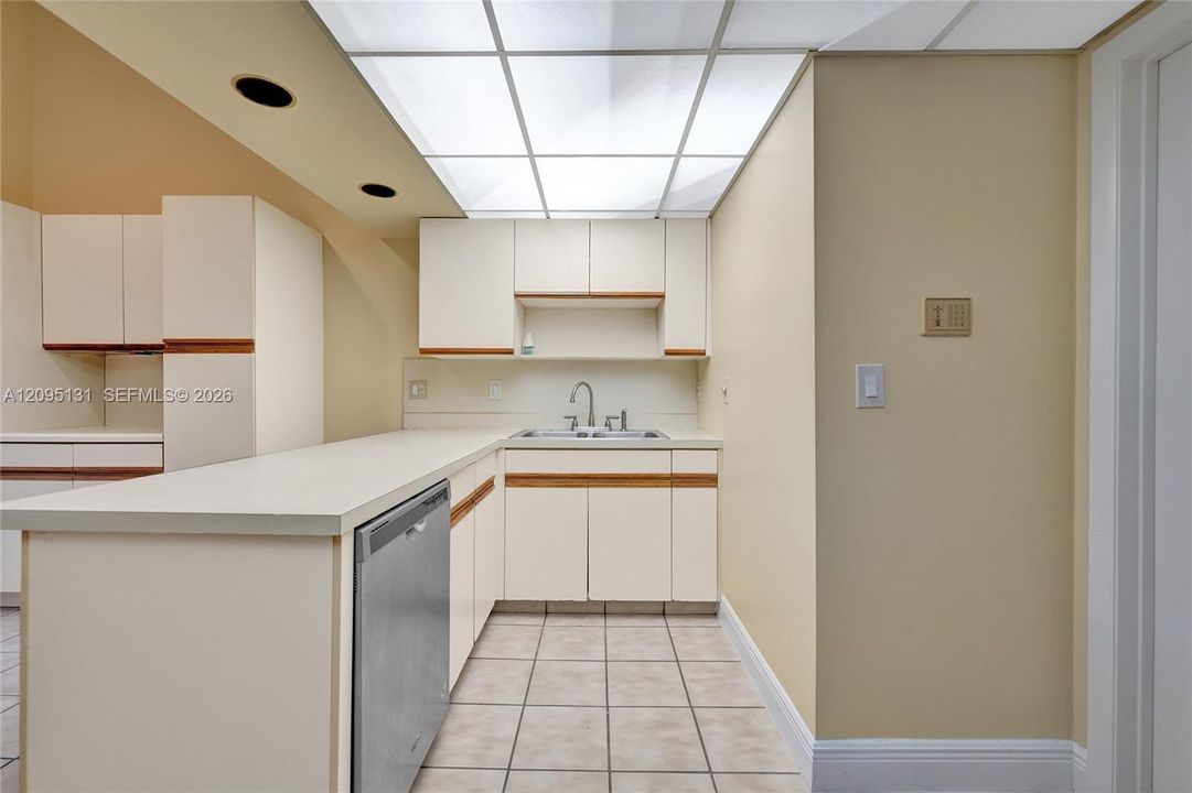 En Venta: $399,900 (3 camas, 2 baños, 1302 Pies cuadrados)