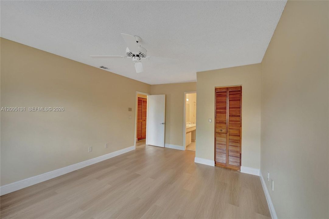 En Venta: $399,900 (3 camas, 2 baños, 1302 Pies cuadrados)