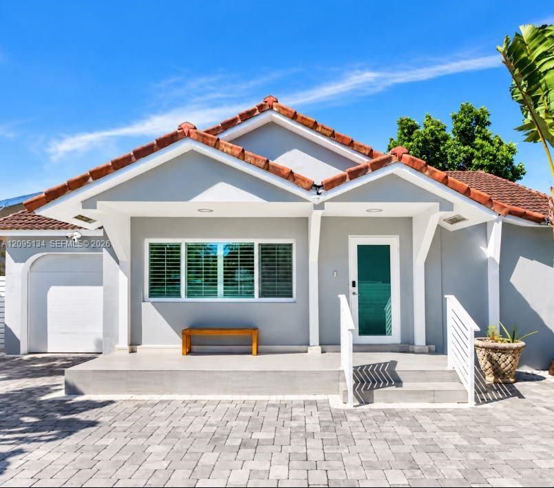 For Rent: $6,499 (3 beds, 2 baths, 2112 Square Feet)