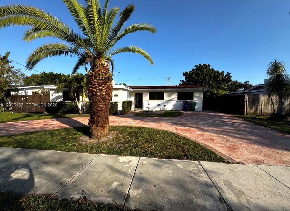 For Rent: $4,700 (4 beds, 3 baths, 1669 Square Feet)