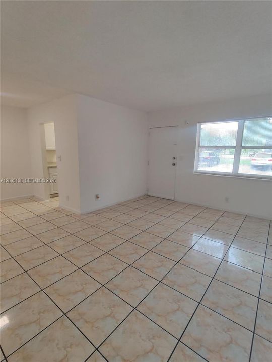 В аренду: $1,400 (1 спален, 1 ванн, 90650 Квадратных фут)