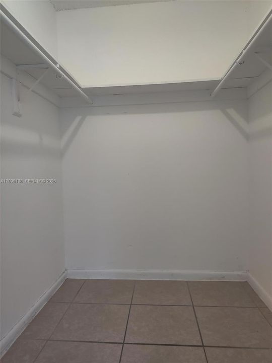 В аренду: $1,400 (1 спален, 1 ванн, 90650 Квадратных фут)