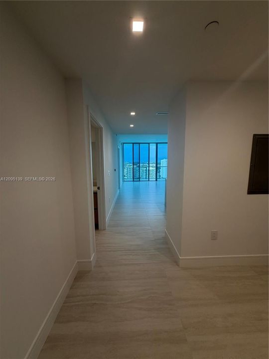 В аренду: $8,500 (2 спален, 2 ванн, 1462 Квадратных фут)