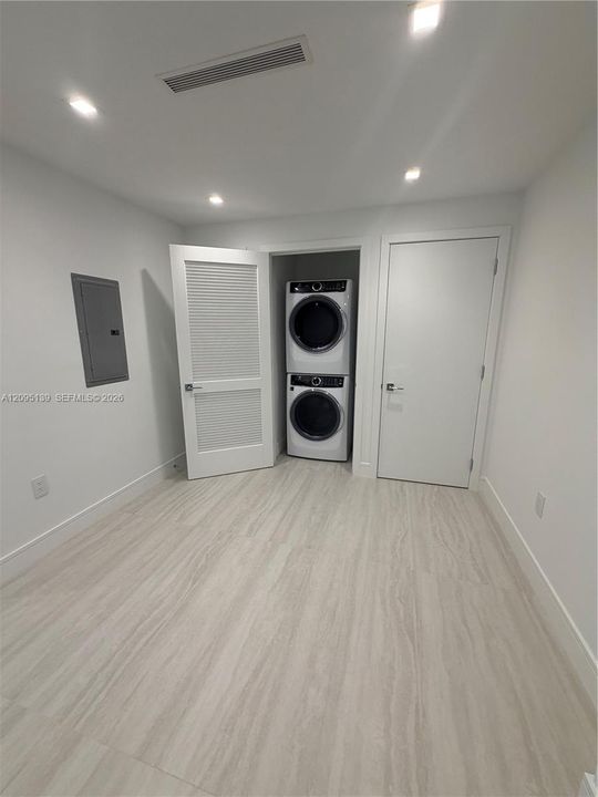 В аренду: $8,500 (2 спален, 2 ванн, 1462 Квадратных фут)