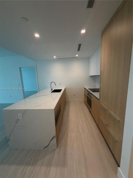 В аренду: $8,500 (2 спален, 2 ванн, 1462 Квадратных фут)